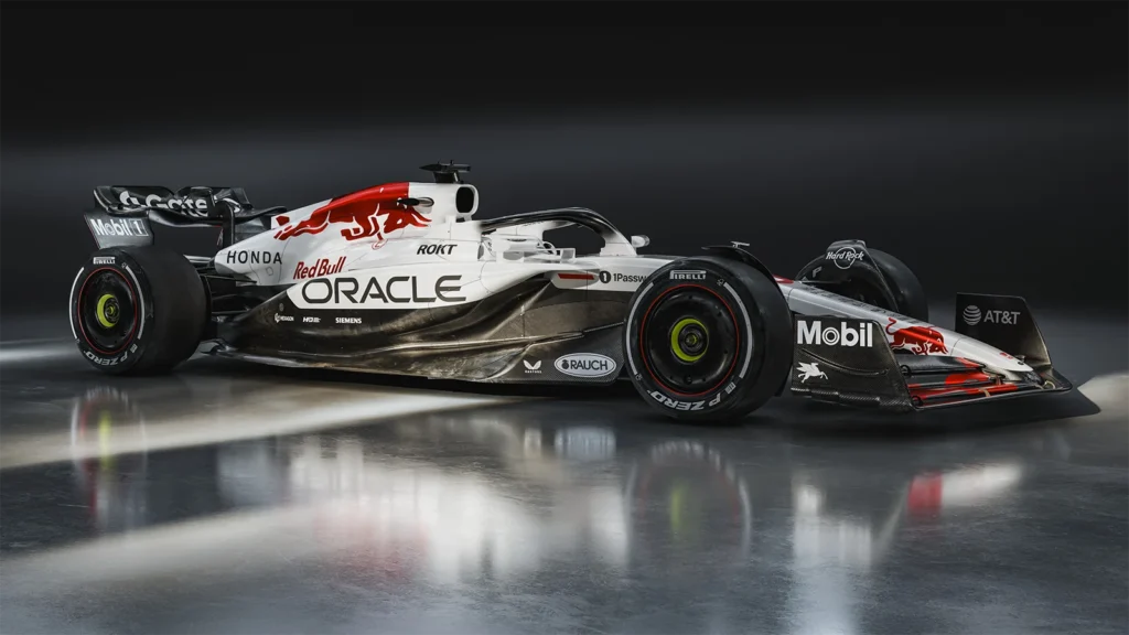 The design takes cues from Honda's first F1 winner, the RA272